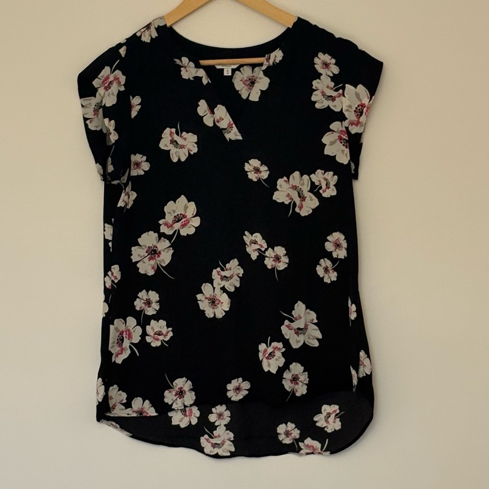 Reitmans R Essentials Women’s Black and Pink Floral Blouse, Size Medium, Classic